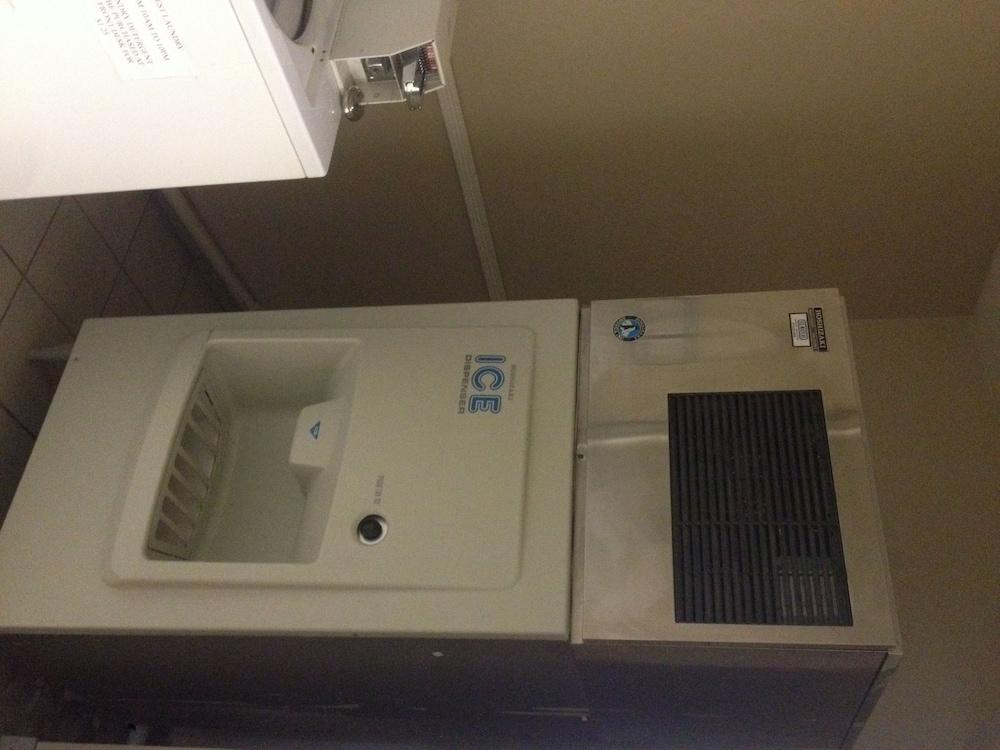Days Inn By Wyndham Kansas City International Airport Esterno foto
