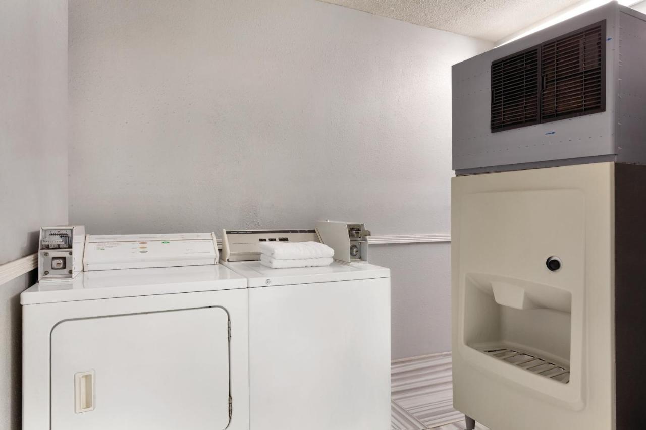 Days Inn By Wyndham Kansas City International Airport Esterno foto