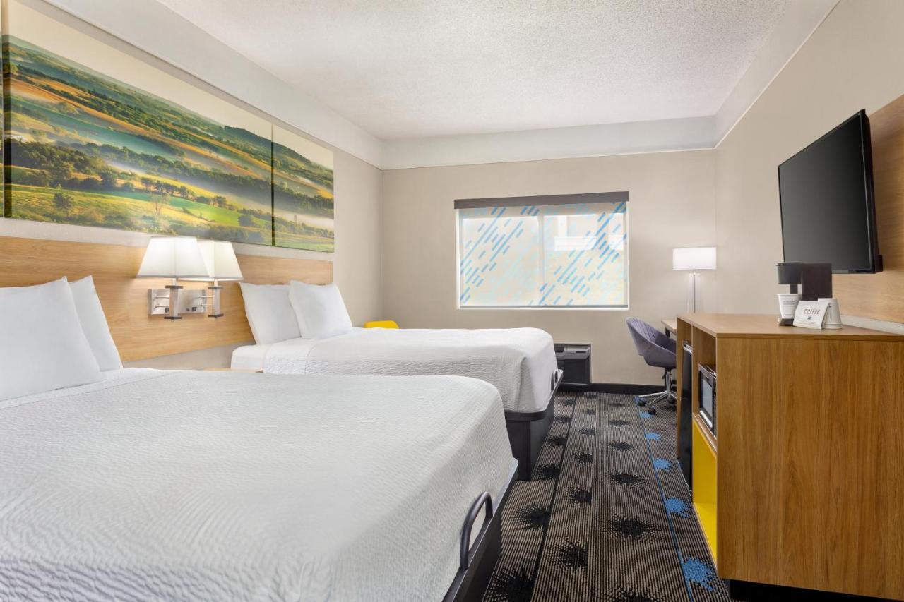 Days Inn By Wyndham Kansas City International Airport Esterno foto