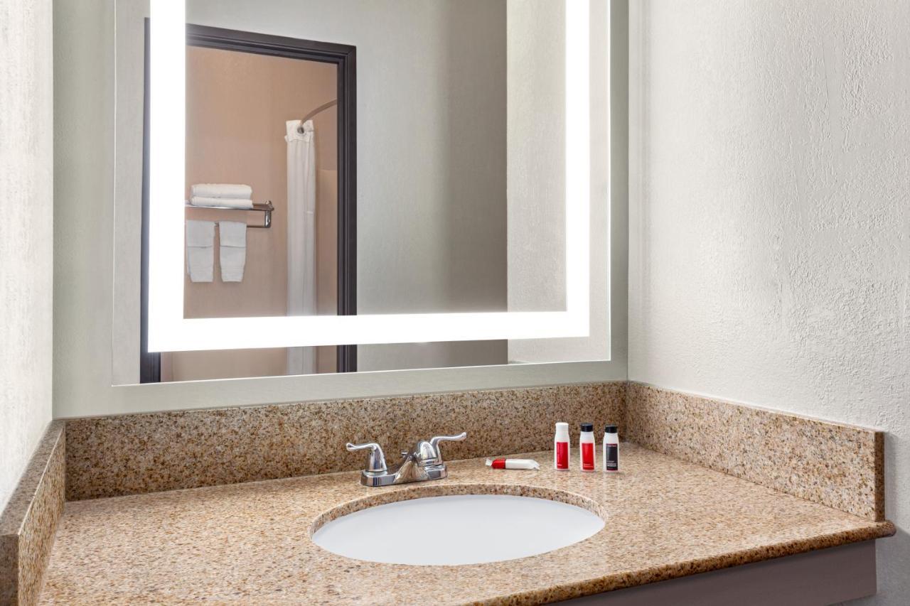 Days Inn By Wyndham Kansas City International Airport Esterno foto
