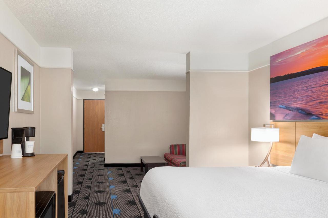 Days Inn By Wyndham Kansas City International Airport Esterno foto