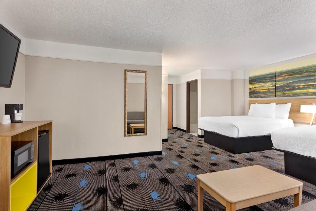Days Inn By Wyndham Kansas City International Airport Esterno foto