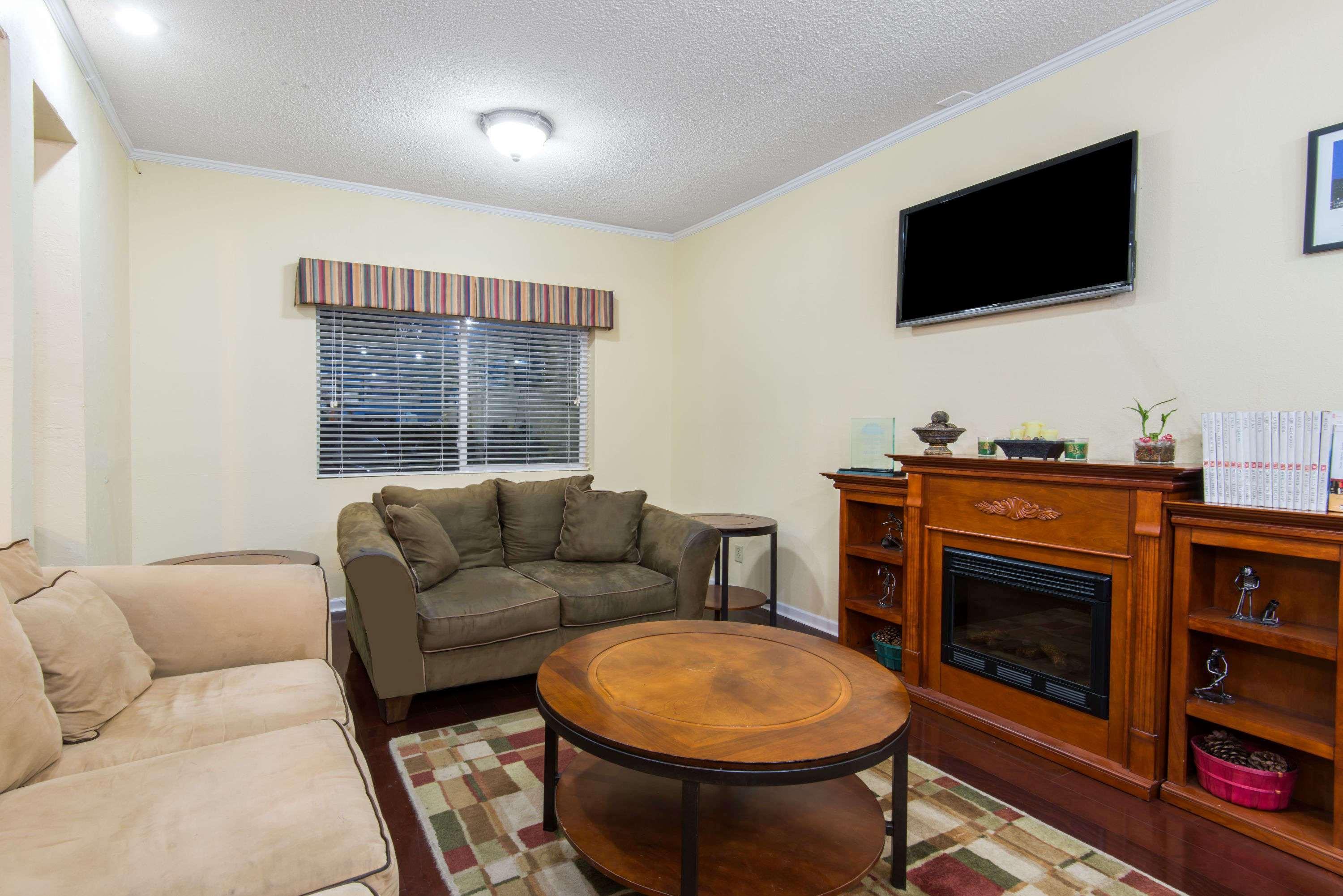Days Inn By Wyndham Kansas City International Airport Esterno foto